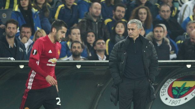 
                <strong>Jose Mourinho</strong><br>
                "Lassen Sie uns zum Beispiel über Mchitarjan reden. Wie viele wirklich große Spiele hat er absolviert? Du weißt nie, wie ein Spieler reagiert, wenn du ihn noch nicht so gut kennst. Es dauert ein paar Monate, um zu wissen, wie sie wirklich reagieren." (Jose Mourinho über Henrich Mchitarjan)
              