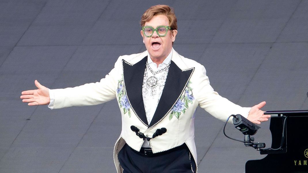 Für Sir Elton John ging's schon immer aufwärts - heute drogenfrei, geht es ihm dabei umso besser.