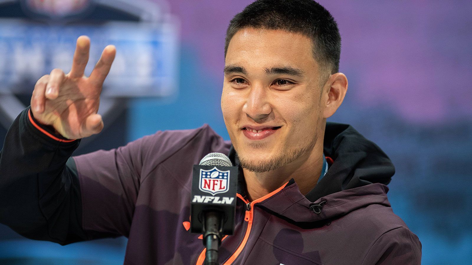 
                <strong>Die Draft Picks der Los Angeles Rams (7)</strong><br>
                Pick 61: Taylor Rapp (Foto/Washington, S)Pick 70: Darrell Henderson (Memphis, RB)Pick 79: David Long (Michigan, CB)Pick 97: Bobby Evans (Oklahoma, T)Pick 134: Greg Gaines (Washington, DT)Pick 169: David Edwards (Wisconsin, T)Pick 251: Dakota Allen (Texas Tech, LB)
              