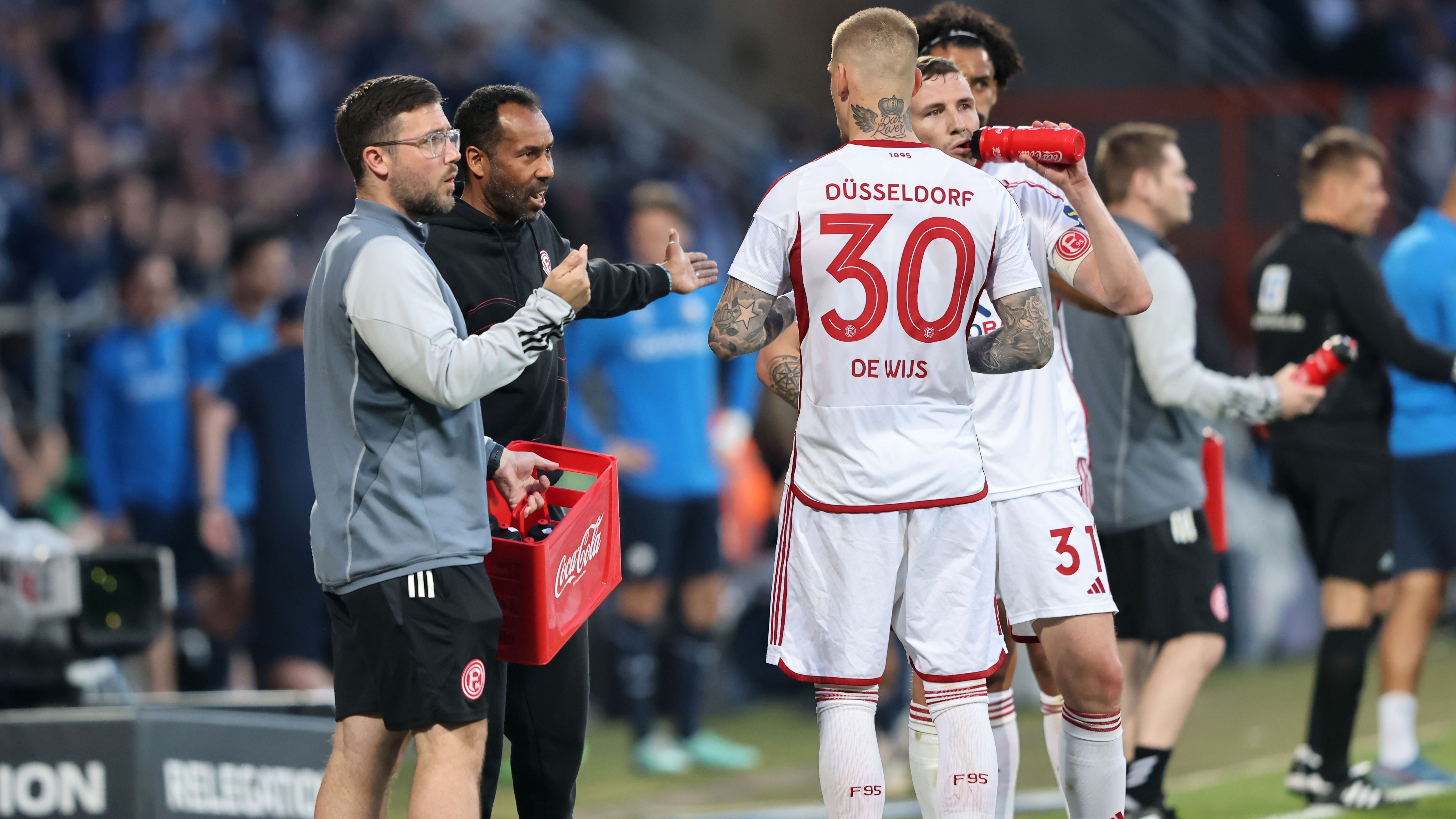 <strong>Jordy de Wijs (Fortuna Düsseldorf)</strong><br>Bildet zusammen mit Oberdorf die Innenverteidigung und sticht so Hoffmann aus, der auf der Bank platznimmt. Leistet sich keine Fehler und übernimmt vor allem in einer Phase, in der Bochum Mitte der zweiten Halbzeit besser wurde. Rettet in höchster Not (61.) und leitet mit seinem Block das 0:2 durch Tzolis ein. Ganz starke Leistung des Niederländers. <em><strong>ran</strong></em><strong>-Note: 1</strong>