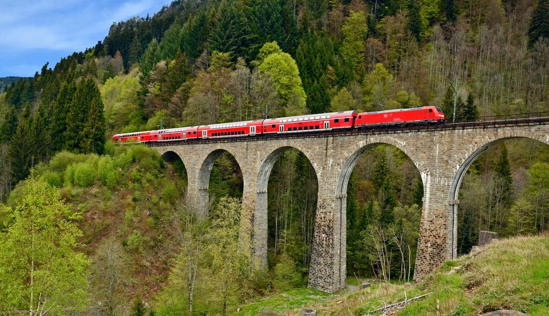 Mit der Höllentalbahn über die Ravennabrücke. © Adobe Stock