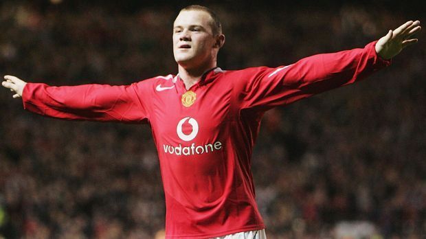 
                <strong>Wayne Rooney (2004)</strong><br>
                2004: Wayne Rooney. Beim FC Everton begann seine Karriere. Von dort wechselte der damals 18-Jährige zu Manchester United, wo er bis heute spielt. Bei den "Red Devils" hat er sich von Anfang an etabliert und seinen Stammplatz bis heute gehalten. Zudem spielt er in der englischen Nationalmannschaft.
              