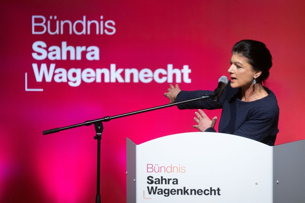 BSW-Gründerin Sarah Wagenknecht übt scharfe Kritik an der Flüchtlingspolitik von Angela Merkel.