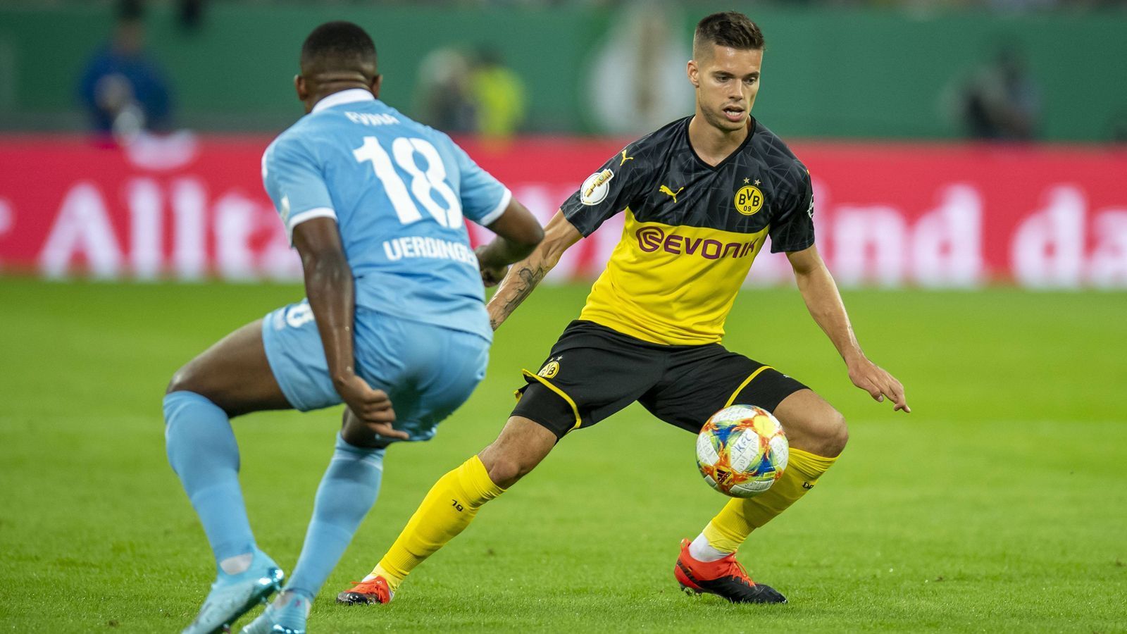 
                <strong>Julian Weigl</strong><br>
                Guter Auftritt mit Übersicht in der Defensive, bedachter und souveräner Ballverteiler. Aber wie viele Mitspieler auch mit leichten Fehlern und noch ein wenig Sand im Getriebe. ran-Note: 3
              