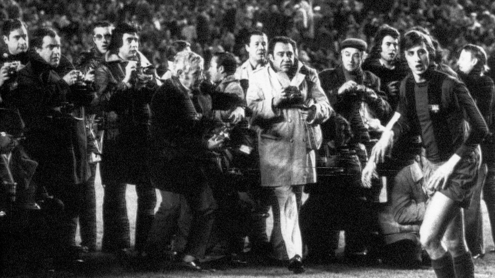 <strong>1974: Cruyff führt Barca zu legendärem Auswärtssieg </strong><br>Ein weiterer Meilenstein der Rivalität ist der 5:0-Sieg Barcelonas in Madrid 1974 mit dem damals neu verpflichteten Johan Cruyff (Foto), der eine neue Ära der Katalanen einleitete.
