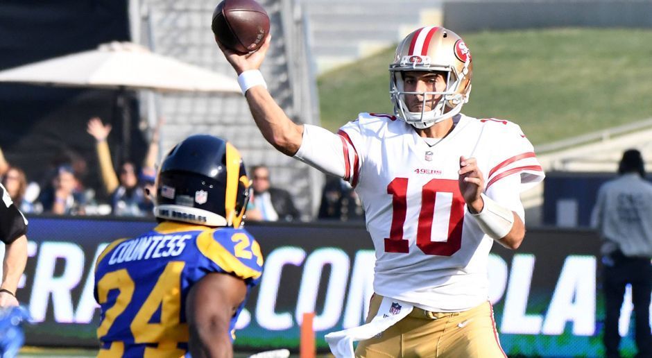 
                <strong>Jimmy Garoppolo (San Francisco 49ers)</strong><br>
                Er hat einen Fünfjahresvertrag bei den 49ers unterschrieben, der fast 140 Millionen Dollar wert ist und bis 2022 läuft. Garoppolo ist 30 Jahre alt, wenn es um einen neuen Vertrag gehen wird. Auch wenn es bis dahin noch lange hin ist: Garoppolo ist dann im besten Quarterback-Alter.
              