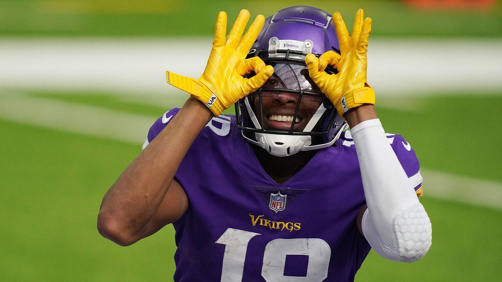 
                <strong>Geteilter 8. Platz: Justin Jefferson</strong><br>
                &#x2022; Team: Minnesota Vikings -<br>&#x2022; Quote: +1.400 (bei einem Einsatz von 100 US-Dollar gewinnt man 1.500 US-Dollar) -<br>&#x2022; Receiving Yards 2020: 1.400 (4. Platz)<br>
              