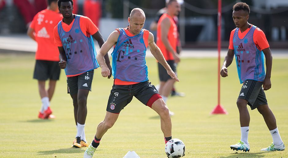 
                <strong>Robben</strong><br>
                Auch Arjen Robben (Mi.) zeigte sich topfit und konnte mit dem Team trainieren. Nach seinen Adduktorenbeschwerden wirkt der Niederländer wieder voll einsatzbereit.
              