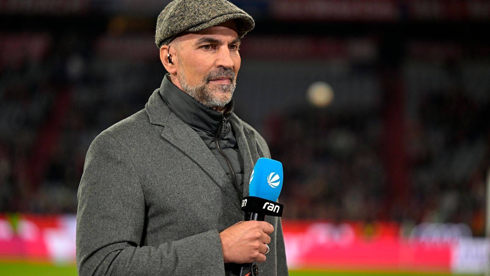 
                <strong>Markus Babbel (Europameister 1996)</strong><br>
                "Mir fehlt der Leistungsgedanke beim DFB. […] Alle nehmen sich raus von den Offiziellen, es hat ja keiner Schuld. [...] Du musst doch auch mal sagen: 'Ich habe Fehler gemacht, Sorry!' Du musst auch mal wieder Demut lernen. Schon bei der WM in Russland haben wir vor Arroganz nur so gestrotzt. Wir müssen von unserem hohen Ross endlich ein Stück weit runter, denn die letzten drei Turniere waren einfach schlecht", sagte Markus Babbel beim "WM Doppelpass" auf "Sport1".
              