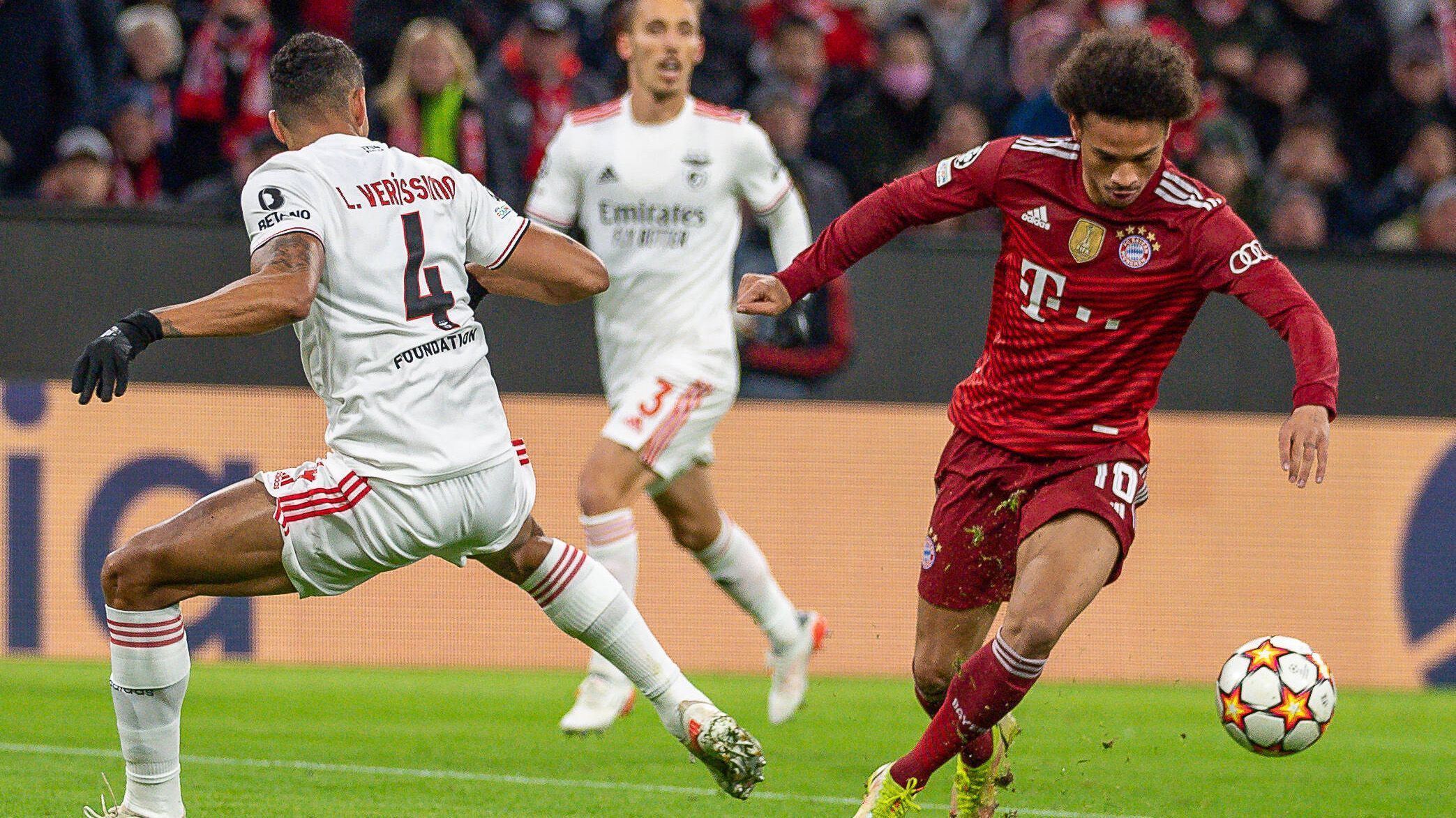 
                <strong>Leroy Sane</strong><br>
                Agiert im Zentrum, nachdem Thomas Müller zunächst eine Pause erhält. Verzettelt sich in Hälfte eins gelegentlich etwas. Belohnt sich aber nach der Pause mit einem sehenswerten Tor zum 3:1. Sehenswert danach auch sein Dreher in der Defensive, der einen gefährlichen Konter einleitet. Legt dann noch den zweiten Treffer von Lewandowski auf. Unter donnerndem Applaus verlässt er nach 71 Minuten den Platz. ran-Note: 1
              