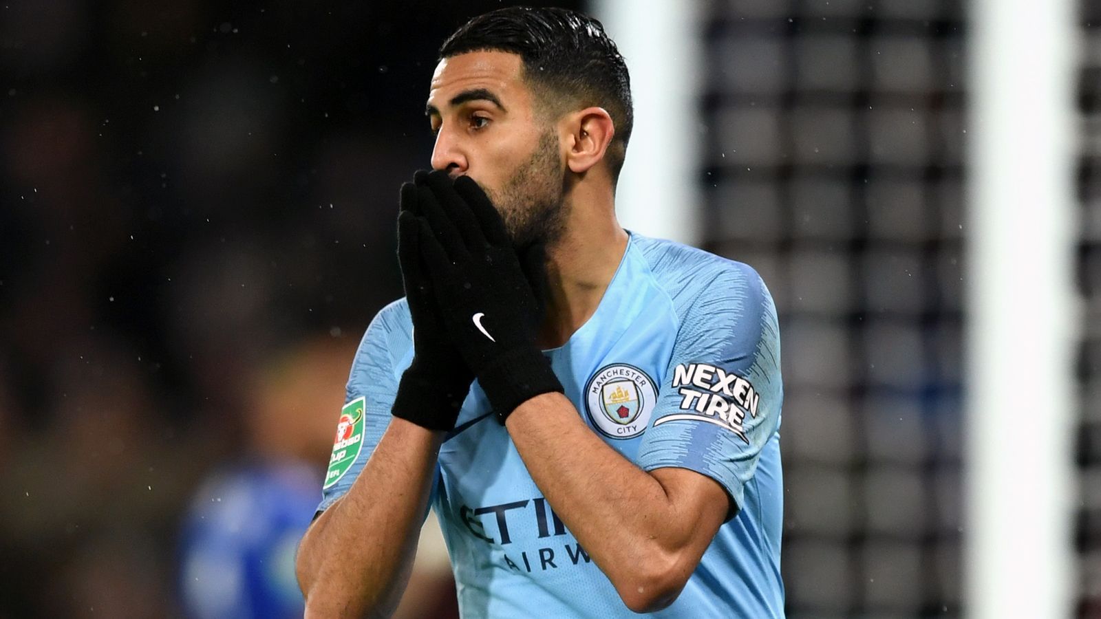 
                <strong>Platz 5 - Riyad Mahrez (Manchester City)</strong><br>
                Sechs Prozent der Stimmen
              