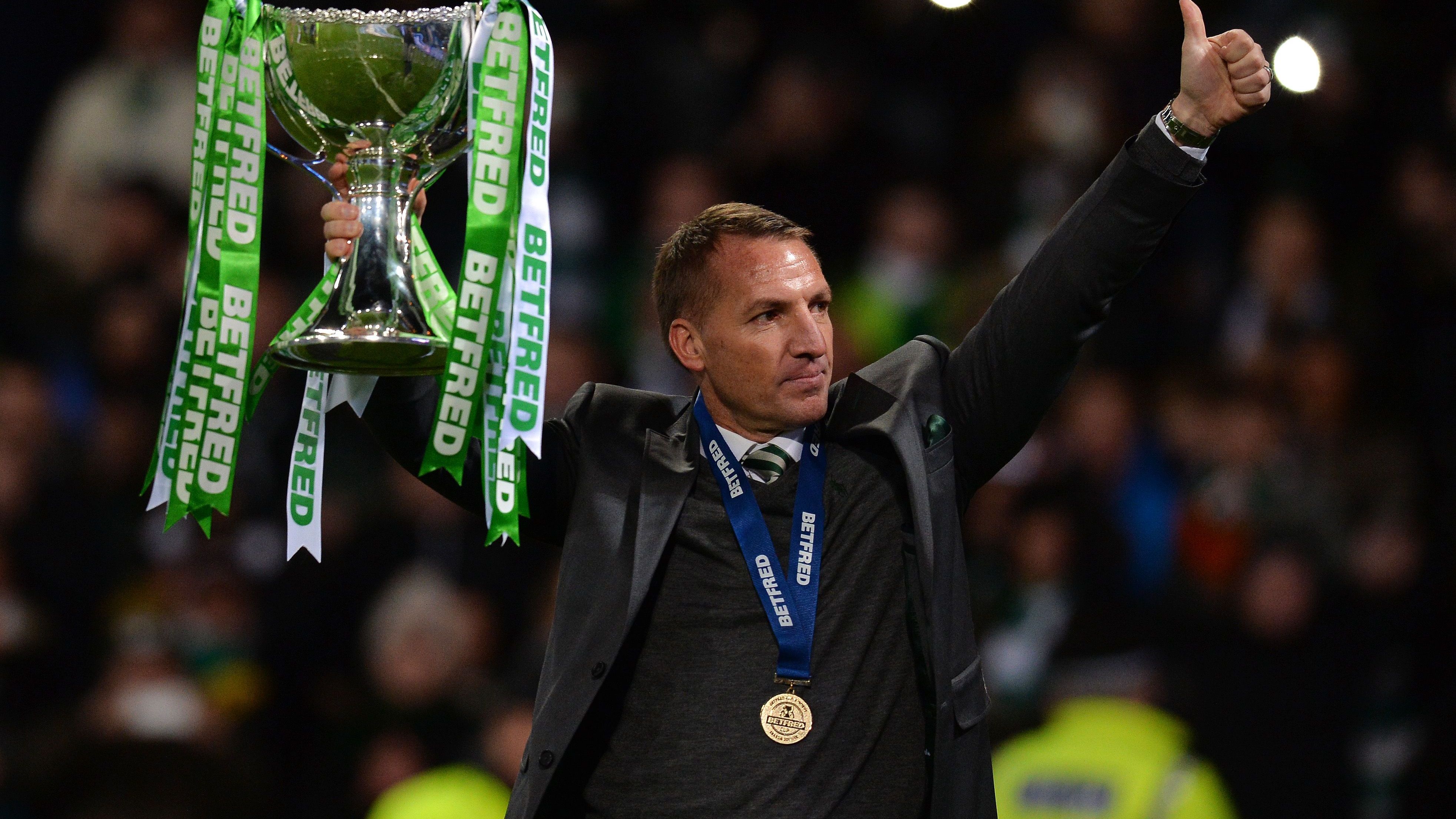 <strong>Schottland: Celtic Glasgow 2016/17</strong><br>
                Die jahrelange Dominanz des Dauermeisters aus Schottland fand in der Saison 2016/17 ihren Höhepunkt, als das Team unter Brendan Rodgers nach 38 Spieltagen mit 106 Punkten den Meistertitel bejubeln durfte - mit 30 Punkten Vorsprung auf den Tabellenzweiten Aberdeen. Der letzte schottische Meister, der nicht Celtic oder Rangers hieß, war übrigens 1985 auch der FC Aberdeen.
