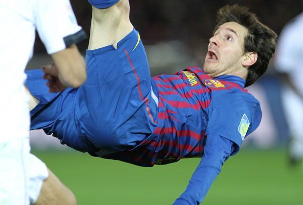 
                <strong>Lionel Messi: 2011</strong><br>
                Triple. Zum dritten Mal wird der Argentinier Weltfußballer. Auch den Champions-League-Titel holt Messi zurück nach Barcelona. Im Heimatland wird er Sportler des Jahres. Ach ja, Torquote gefällig? Unfassbare 73 Tore in 60 Spielen!
              