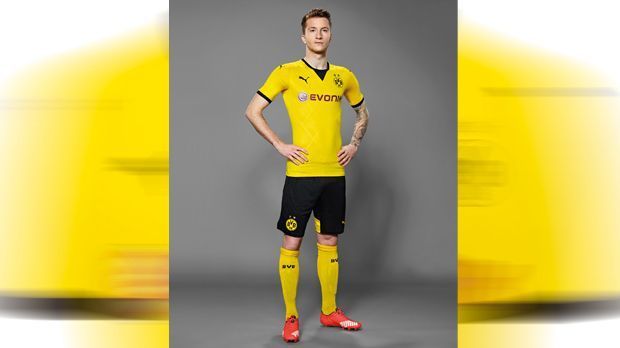 
                <strong>Das neue Europa-League-Trikot von Borussia Dortmund II</strong><br>
                Klassisch in Schwarz-Gelb und in Anlehnung an die 80er-Jahre. Ein besonderes Detail befindet sich auf der Nacken-Innenseite: Dort ist das "BVB-Leistungsversprechen" eingearbeitet. Dazu gehört unter anderem Zielstrebigkeit und bedingungsloser Einsatz.
              