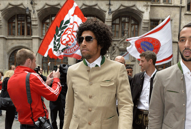 
                <strong>Bayerns Meistersause</strong><br>
                Im coolen Outfit und mit Sonnenbrille zeigt sich Dante dem bajuwarischen Volk
              