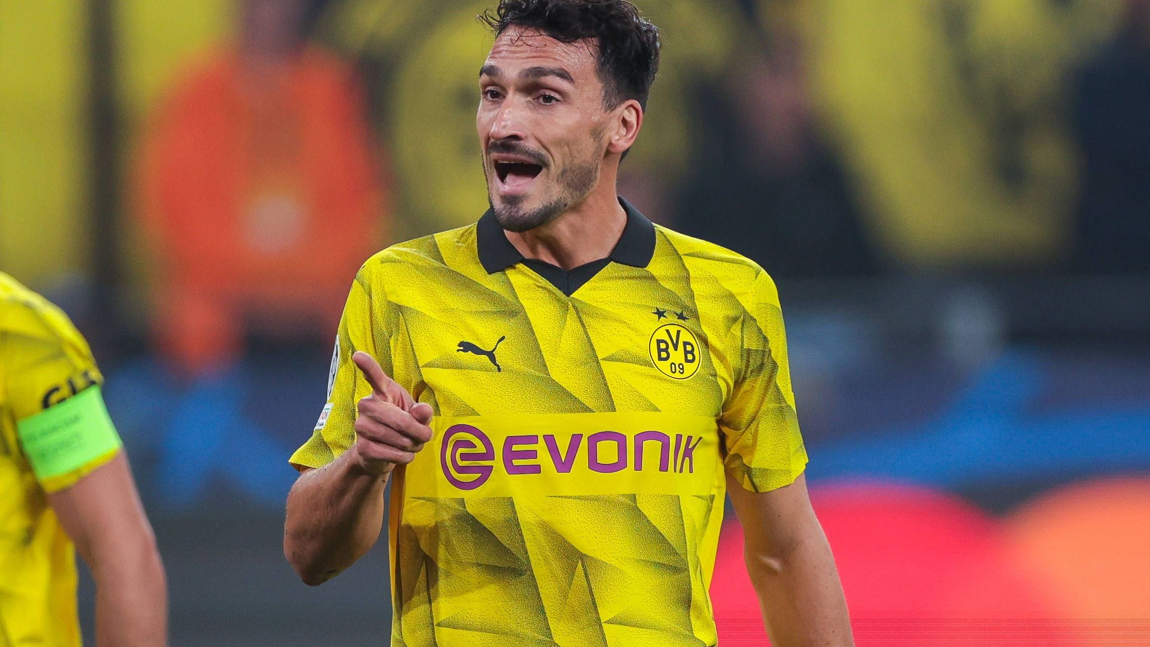 <strong>Mats Hummels (Borussia Dortmund)</strong><br>Starker Auftritt des Routiniers und der vielleicht einzige echte Lichtblick. Verhindert früh im Spiel mit starkem Block gegen Pobega den möglichen Rückstand. Unterstützt Ryerson immer wieder gegen Leao und spielt extrem abgeklärt. <strong><em>ran</em>-Note: 2</strong>