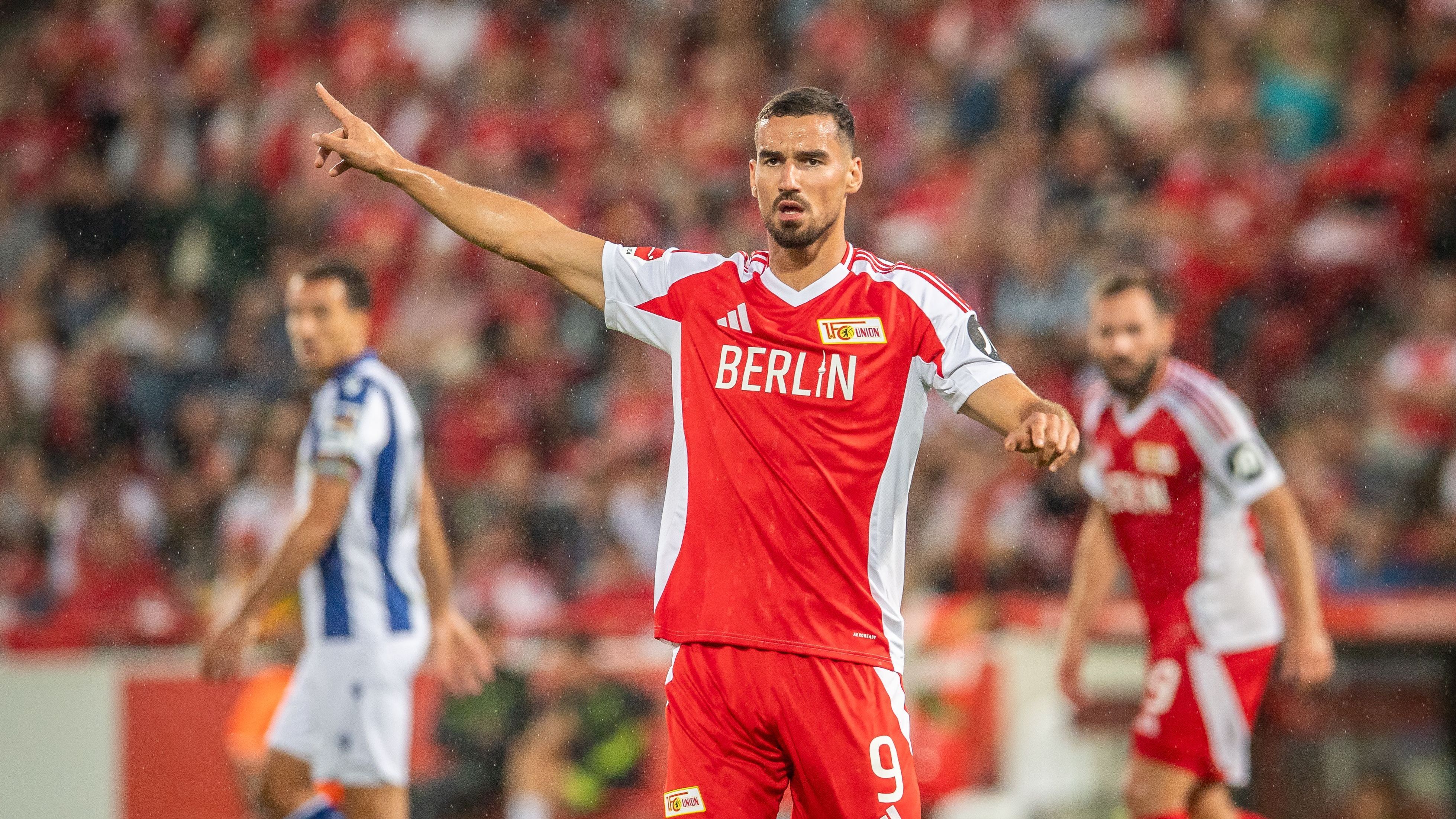 <strong>Ivan Prtajin (Union Berlin)</strong><br>Schickt Union Berlin Neuzugang Ivan Prtajin wieder weg? Laut "Bild" konnte der Stürmer, der vor acht Wochen für eine Million Euro von Wehen Wiesbaden gewechselt war, sportlich offenbar gar nicht überzeugen, sodass die Köpenicker bereits auf der Suche nach einem Abnehmer sind. Ein Transfer zu Eintracht Braunschweig war wohl zuletzt im Gespräch, bevor die Verhandlungen scheiterten.