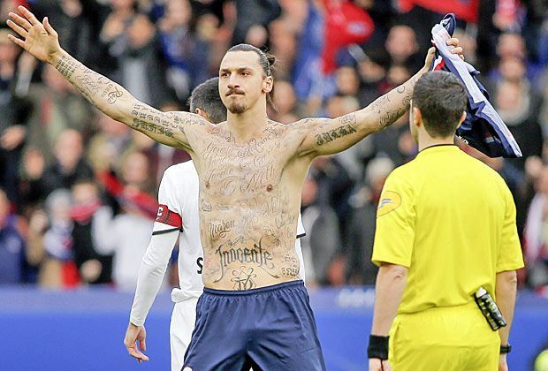 
                <strong>Bemalter Oberkörper: Ibrahimovic setzt Zeichen gegen Hunger</strong><br>
                Die temporären Namen-Tattoos wie Carmen, Mariko und Antoine in den verschiedenen Sprachen und Schriftzeichen stünden symbolisch für alle Hungernden, erklärt Ibrahimovic anschließend.
              