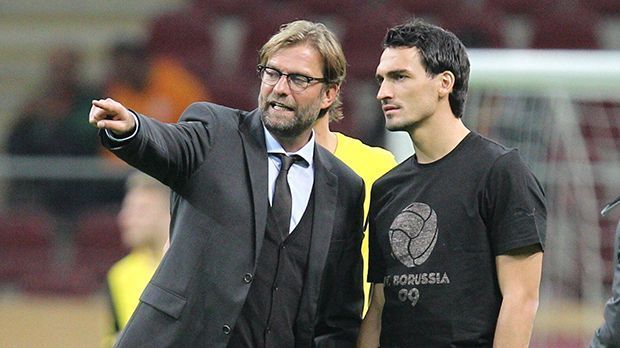 
                <strong>Mats Hummels</strong><br>
                Mats Hummels. Unter Jürgen Klopp wurde Verteidiger Mats Hummels in Dortmund zum Star. Auch er hat sich zum Wechsel geäußert: "Ich freue mich sehr, dass er einen Verein bekommen hat, der von außen betrachtet sehr gut zu dem passt, wie er Fußball lebt, der Verein tut das ja auch", sagte Hummels nach dem Länderspiel am Donnerstag.
              