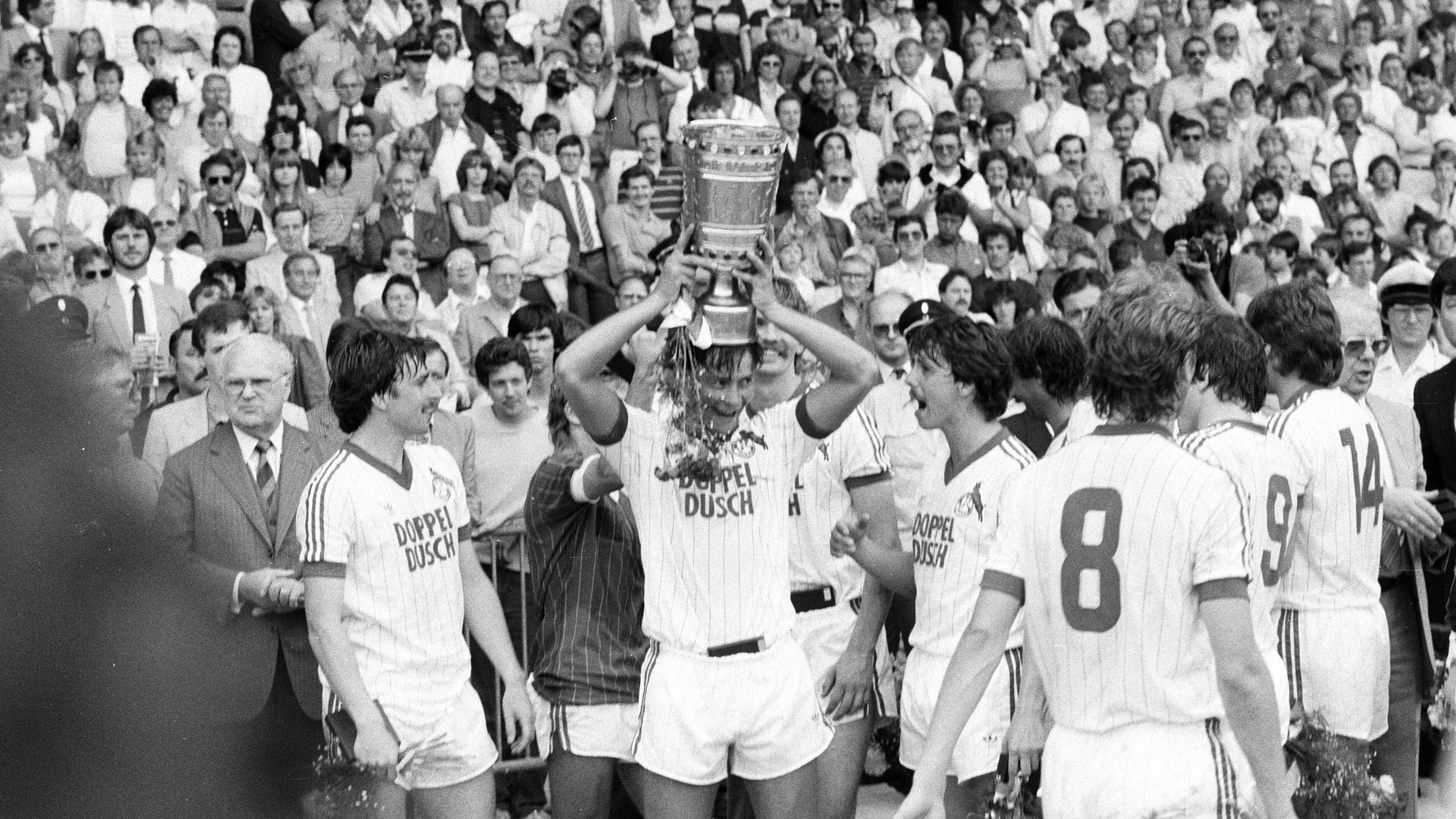 <strong>1983: Fortuna Köln (2. Liga)</strong><br> Im einzigen Stadtduell der Pokal-Historie bezwang der 1. FC den SC Fortuna Köln im Finale mit 1:0. Zuvor hatte der Underdog schon Eintracht Braunschweig und Borussia Mönchengladbach rausgeworfen und den BVB im Halbfinale mit 5:0 deklassiert. Torschütze war Pierre Littbarski.