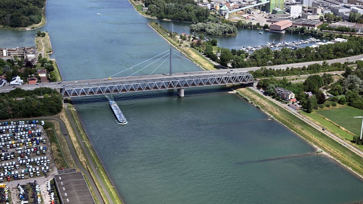 Luftbild Rheinbrücke Karlsruhe