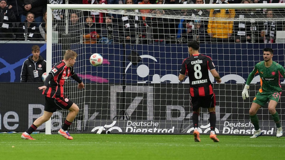 Burkardt trifft zur Führung für Frankfurt