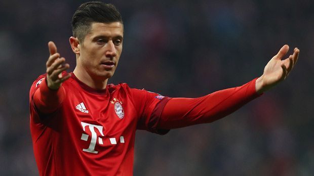 
                <strong>Robert Lewandowski</strong><br>
                Robert Lewandowski: Versuchte sich ins Angriffsspiel einzubringen, bekam aber wenig Bälle. Dafür von Juves Verteidigern reichlich auf die Socken. Rieb sich an Bonucci und Barzagli auf. Legte mit seinem Tor den Grundstein zur Aufholjagd. ran-Note: 2
              