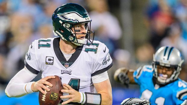 
                <strong>Gewinner: Philadelphia Eagles</strong><br>
                Für die Eagles läuft es weiter rund. Im Spitzenspiel der NFC siegen sie 28:23 gegen die Carolina Panthers. Carson Wentz entscheidet das Quarterback-Duell gegen Cam Newton mit 22 Yards und drei Touchdown-Pässen klar für sich. Die Eagles-Bilanz (5:1) macht Hoffnung auf mehr.
              