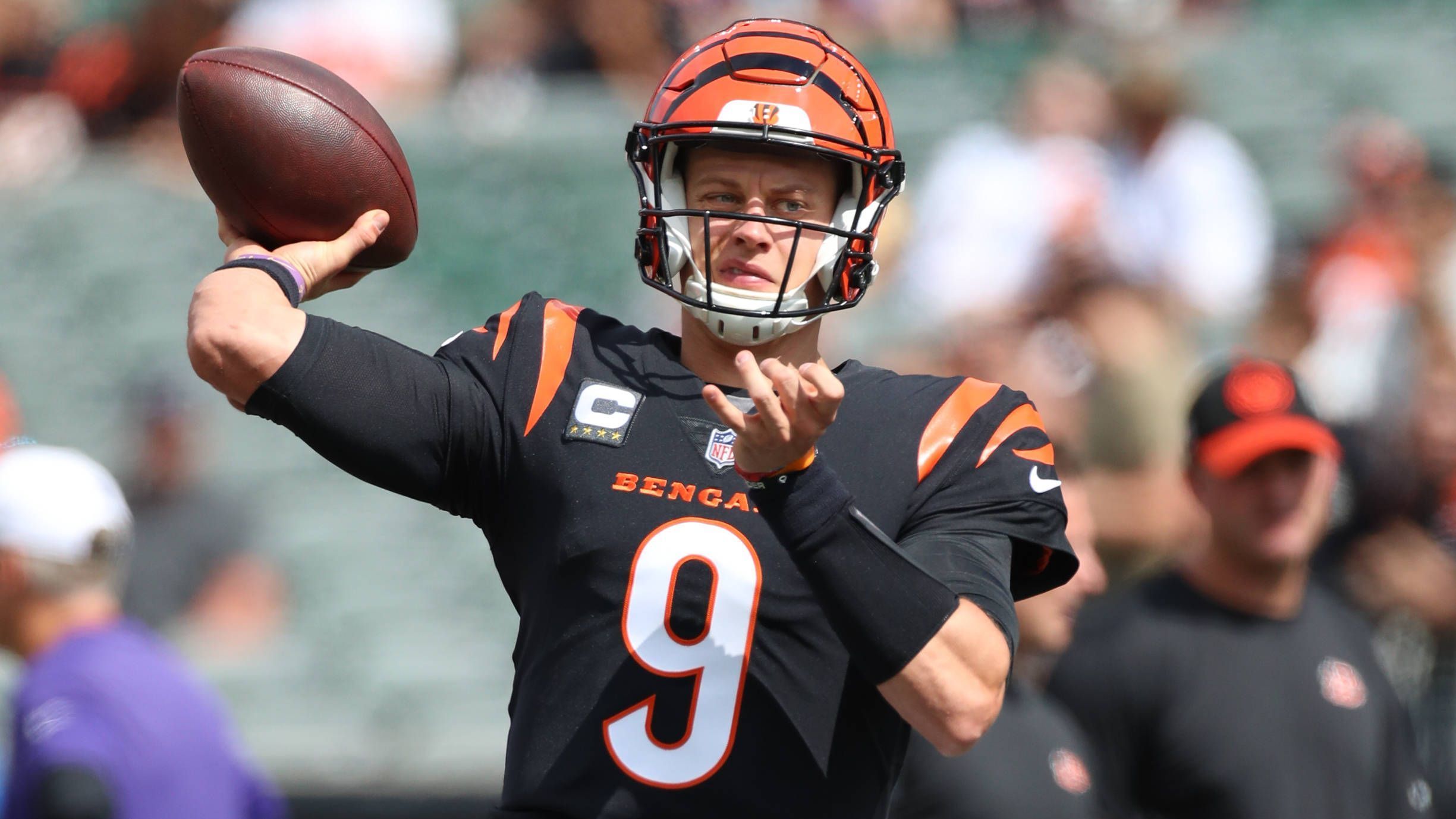 <strong>Cincinnati Bengals</strong><br>Joe Burrow (im Bild) war in der vergangenen Spielzeit wegen einer Verletzung am Handgelenk länger raus und musste operiert werden. An seinem Starting-Platz 2024 steht jedoch kein Zweifel.<br>• Starter: Joe Burrow (zurzeit verletzt)<br>• Backup: Jake Browning