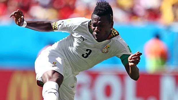 
                <strong>Mega-Vertrag für Asamoah Gyan</strong><br>
                Diese Zahlen haben es in sich: Asamoah Gyan, der bei der WM in Brasilien für Ghana gegen Deutschland (2:2) traf, wechselt für satte 15 Millionen Euro von Al-Ain nach China zu Shanghai SIPG - und lässt sich dafür fürstlich entlohnen.
              