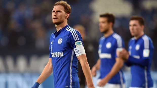 
                <strong>FC Schalke 04</strong><br>
                Platz 7: FC Schalke 04. Durchschnittsalter: 25,1 Jahre. Jüngster Spieler: Fabian Reese (17 Jahre). Ältester Spieler: Michael Gspurning (34 Jahre)
              