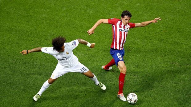 
                <strong>Stefan Savic (Atletico Madrid)</strong><br>
                Stefan Savic (Atletico Madrid): Sein Stellungsfehler beim Gegentreffer unterstreicht zunächst sein unsicheres Auftreten. Zeigt nicht sein bestes Spiel, doch bis auf das Gegentor werden seine kleineren Fehler nicht bestraft. ran-Note: 3-
              