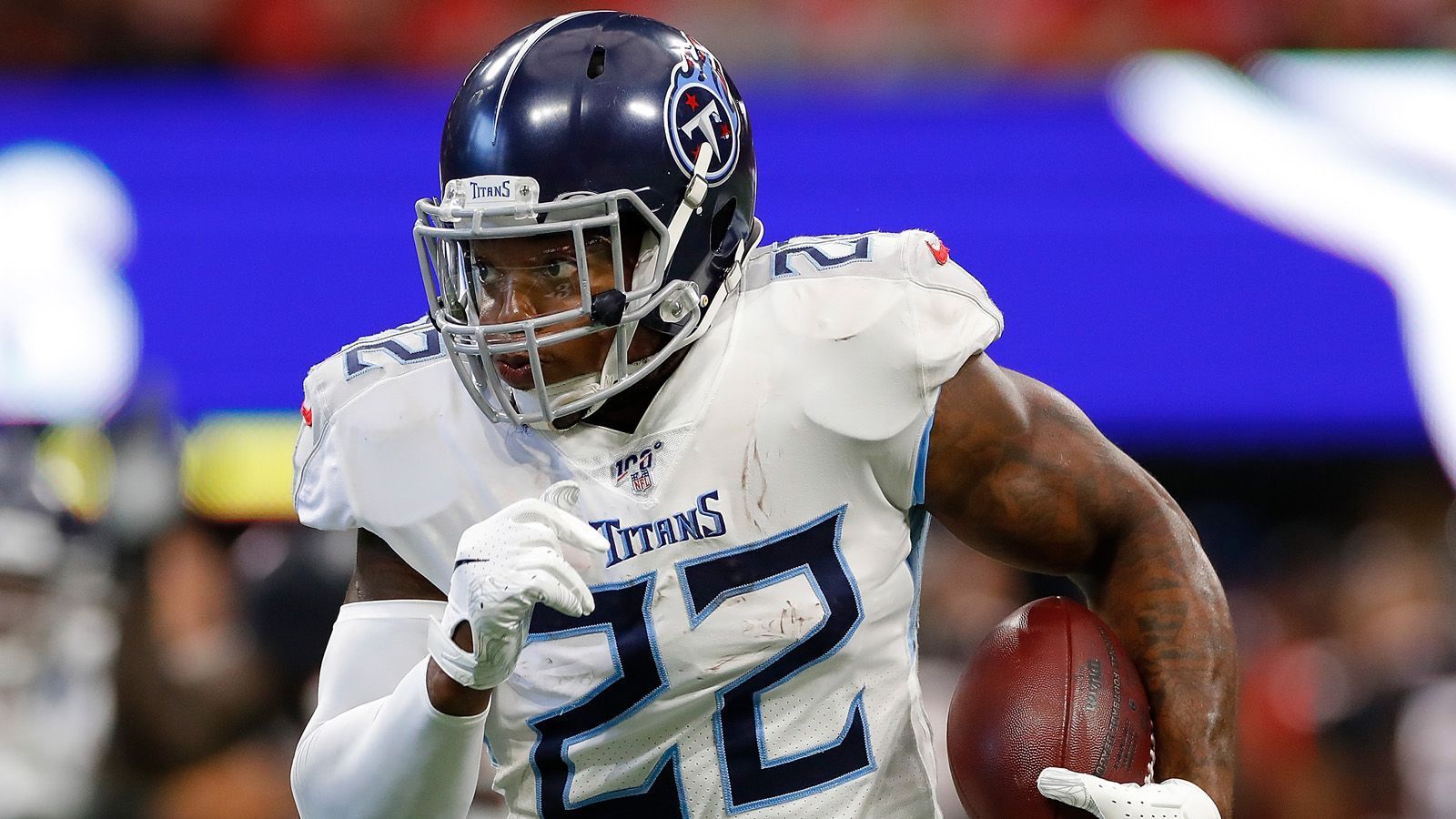 
                <strong>Die meisten Rushing Touchdowns</strong><br>
                Derrick Henry (Running Back der Tennessee Titans, im Bild) und Aaron Jones (Running Back der Green Bay Packers) mit jeweils Die Top 40 im Datencenter >>
              