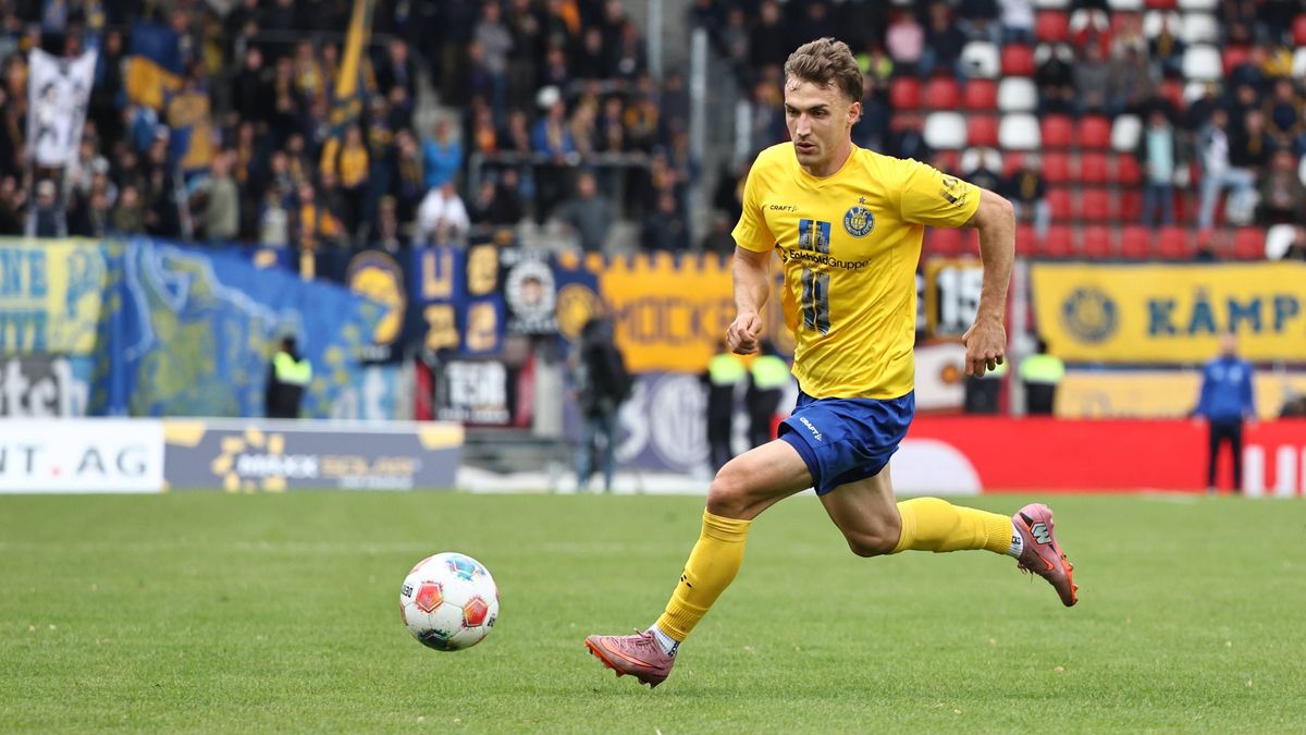 GER, Regionalliga Nordost, FC Rot Weiss Erfurt vs 1.FC Lokomotive Leipzig EDITORIAL USE ONLY 05.10.2025, Erfurt, Steigerwaldstadion Arena Erfurt, GER, Saison 2025 2026, Regionalliga Nordost, 11. Sp...