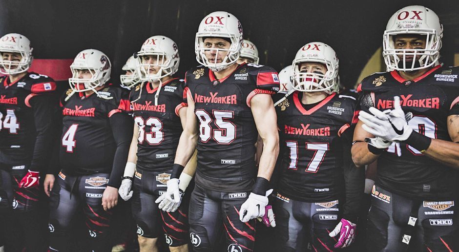 
                <strong>Platz 2: New Yorker Lions </strong><br>
                Eurobowl-Champion Braunschweig verlor nur ein Spiel in der kompletten Saison: den German Bowl - und das durch ein geblocktes Field Goal in allerletzter Sekunde. Zuvor marschierten die New Yorker Lions durch die GFL, erzielten in der Regular Season eine Bilanz von 14-0 und feierten Playoff-Siege gegen Ingolstadt und Frankfurt.
              