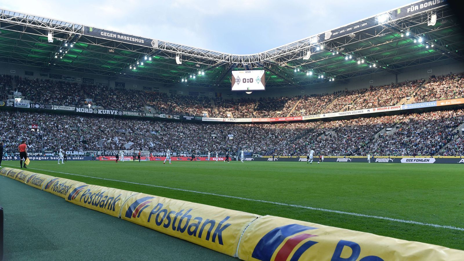 
                <strong>Platz 4: Borussia-Park (Borussia Mönchengladbach)</strong><br>
                4,6 Sterne (8573 Bewertungen)
              