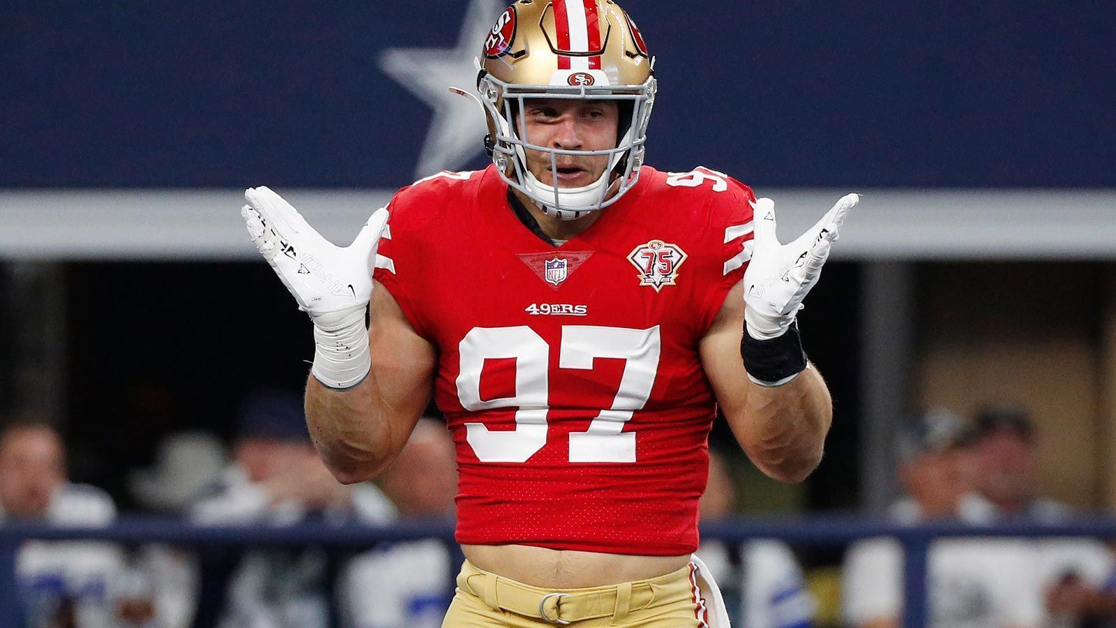 
                <strong>Nick Bosa - "Smaller Bear"</strong><br>
                Noch hat sich der Spitzname "Smaller Bear" bei den Kommentatoren nicht durchgesetzt. Den Namen bekam Nick Bosa wegen seines älteren Bruders Joey, der ebenfalls in der NFL aktiv ist und "Big Bear" genannt wird. In der Vergangenheit unterschrieben die beiden sogar Sammelkarten von sich mit diesen Namen.
              