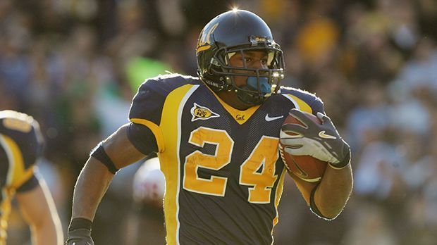 
                <strong>Marshawn Lynch College-Spieler</strong><br>
                Als College-Spieler lief Lynch für die "University of California, Berkeley" auf. In drei Jahren erlief er insgesamt 3230 Yards und 29 Touchdowns. Im Anschluss verzichtete er auf sein Senior-Jahr und meldete sich direkt zum Draft an …
              