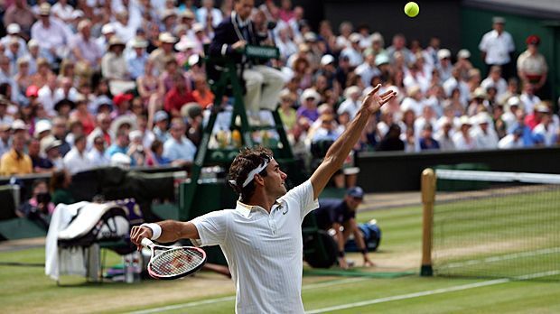 
                <strong>50 Asse in einem Grand-Slam-Finale</strong><br>
                Bei seinem Sieg gegen Andy Roddick in Wimbledon 2009 stellte "King Roger" einen Rekord von 50 Assen auf.
              