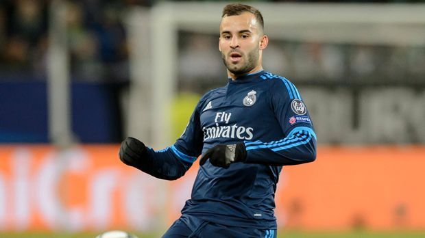 
                <strong>Jese</strong><br>
                Jese: Der zur Pause eingewechselte Joker brachte durch seine wieselflinken Antritte deutlich mehr Schwung in Reals Offensivspiel als Vorgänger Benzema. Zwanzig Minuten vor dem Ende scheiterte der Spanier mit einem Kopfball - der besten Chance im gesamten Spiel - an der Querlatte. ran.de-Note: 2
              