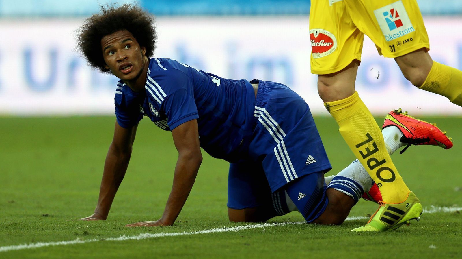 
                <strong>Platz 4: Izzy Brown (West Bromwich Albion)</strong><br>
                &#x2022; Alter beim Debüt: 16 Jahre, drei Monate, 27 Tage<br>&#x2022; Begegnung: West Bromwich Albion - Wigan Athletic 2:3 (4. Mai 2013)<br>
              