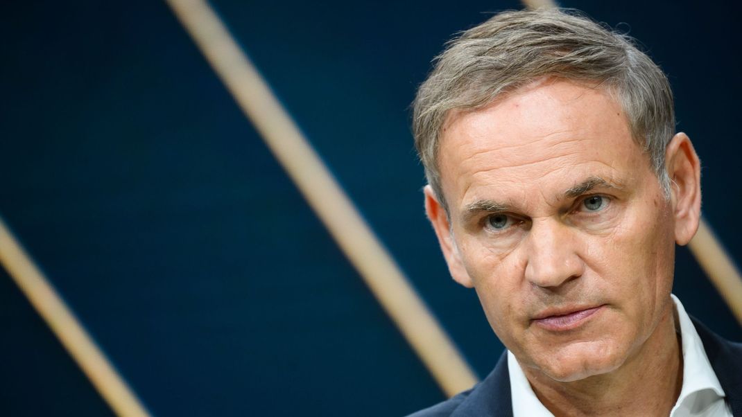 VW-Chef Oliver Blume (Bild) steht wegen seiner Doppelrolle als Porsche- und VW-Chef in der Kritik.