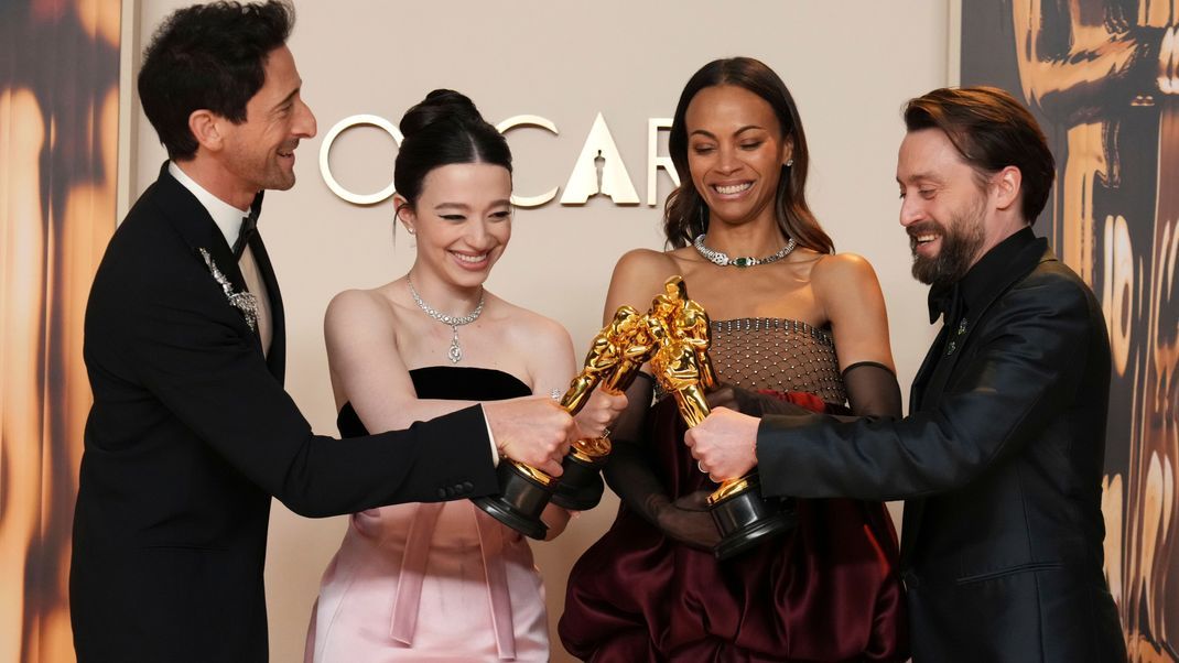 2. März 2025, USA, Los Angeles: Die Oscar®-Gewinner:innen in den Kategorien Beste Hauptrolle und Beste Nebenrolle (von links nach rechts): Adrien Brody, Mikey Madison, Zoe Saldana und Kieran Culkin