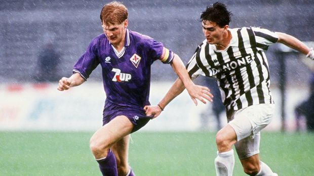 
                <strong>Stefan Effenberg</strong><br>
                Stefan Effenberg: Der "Tiger" verbrachte Mitte der 90er-Jahre auch zwei Spielzeiten in Florenz. 56 Mal kam Effenberg für die Italiener zum Einsatz, erzielte dabei zwölf Treffer. Bis zu seinem Abstecher nach Katar am Karriere-Ende blieb Florenz die einzige Auslandsstation des Champions-League-Siegers von 2001. Nach dem Karriere-Ende versuchte sich Effenberg zunächst als TV-Experte und später als Trainer, war zuletzt beim Zweitligisten Paderborn.
              