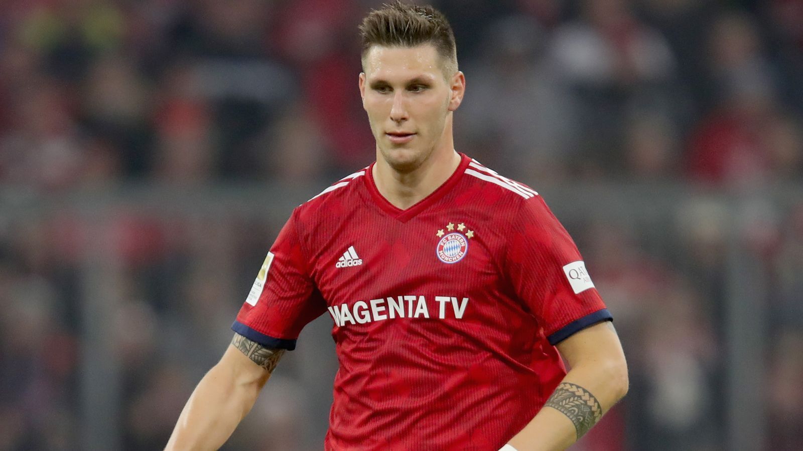 
                <strong>Niklas Süle (FC Bayern München)</strong><br>
                Muss Mitte der zweiten Hälfte Mats Hummels ersetzen. Sofort nach seiner Einwechslung fällt das 2:2 bei dem die ganze Abwehrreihe nicht gut aussieht. ran-Note: 4
              