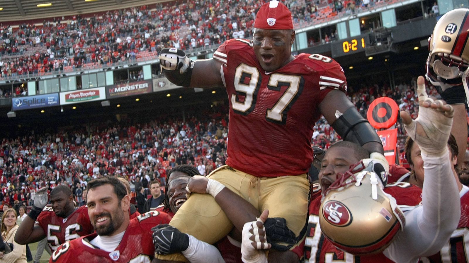 
                <strong>DT Bryant Young</strong><br>
                &#x2022; San Francisco 49ers 1994-2007<br>
              