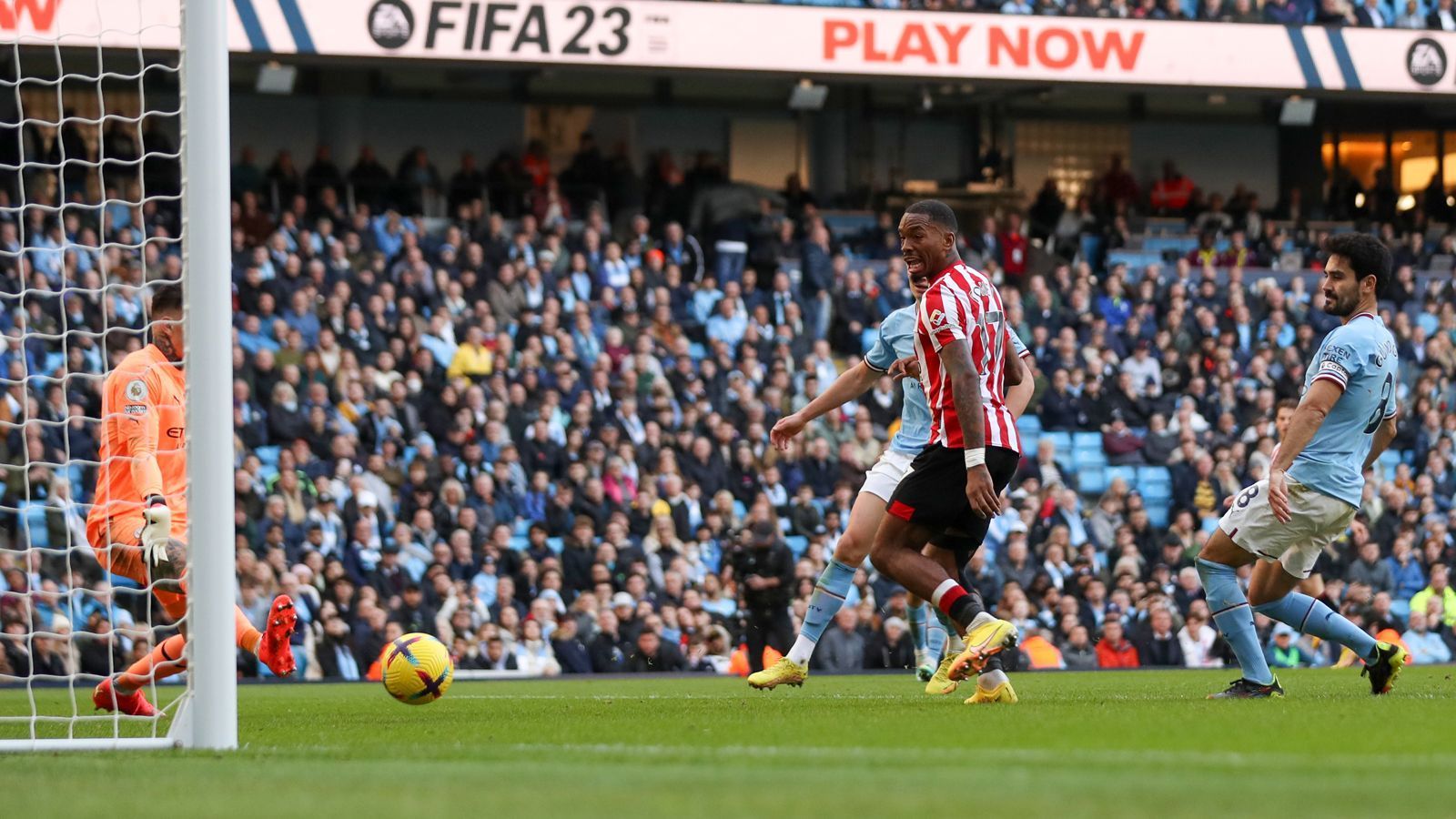 
                <strong>Manchester City vs. FC Brentford</strong><br>
                Am letzten Spieltag, an dem möglicherweise die Meisterschaft erst entschieden wird, bekommt es Manchester City auswärts mit dem FC Brentford zu tun. Die Mannschaft von Thomas Frank konnte die "Citizens" in der Hinrunde sogar im Etihad Stadium mit 2:1 bezwingen, wodurch die Guardiola-Elf gewarnt sein sollte. Zudem kam Brentford auch beim FC Arsenal auswärts zu einem respektablen 1:1-Unentschieden.
              