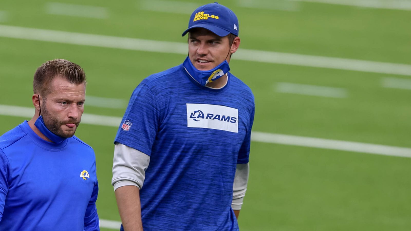 
                <strong>Kevin O'Connell (Offensive Coordinator, Los Angeles Rams)</strong><br>
                Der Trainerstab des zeitweise gehypten Sean McVay (Foto, links) erwies sich schon mehrfach als Sprungbrett. Zac Taylor, der Head Coach der Cincinnati Bengals, und Brandon Staley, Head Coach der Los Angeles Chargers, sind gute Beispiele dafür. Kevin O'Connell (Foto, rechts) könnte der nächste Durchstarter aus dem "McVay-Universum" sein. Der frühere Backup-Quarterback ist seit 2015 als Trainer aktiv, gehört seit 2018 den Rams an und ist seit 2020 als Offensive Coordinator tätig.     
              