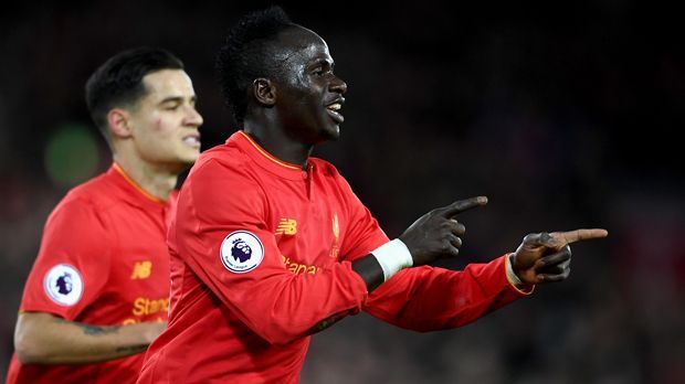 
                <strong>Rechtes Mittelfeld</strong><br>
                Sadio Mane (FC Liverpool)
              