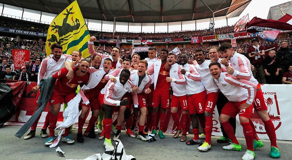 
                <strong>RB Leipzig</strong><br>
                RB Leipzig zieht nach dem 4:1-Sieg über Hertha BSC zum ersten Mal in die Champions League ein. Damit ist der Ost-Klub bereits der zwölfte deutsche Fußball-Verein, der es seit der Gründung des Wettbewerbs 1992 in die Königsklasse schafft. Wir zeigen euch die deutschen Teams mit den meisten Teilnahmen in der Champions League.
              